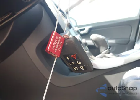 2013 Volvo S60 T5/T5 Platinum/T5 Premier/T5 Premier Plus z USA, uszkodzony, nr VIN YV1612FS0D2231027